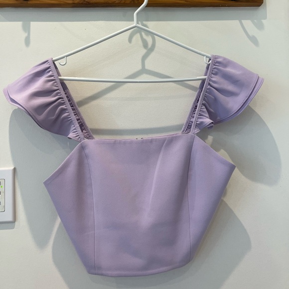 Alice + Olivia Celestia Flutter Sleeve Cropped Top In Lavender Size 8 - Picture 2 of 11